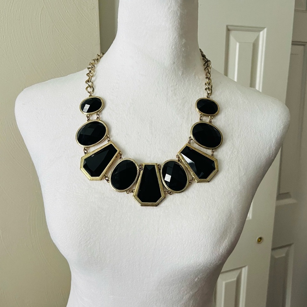 •Beautiful Statement Necklace ✨✨✨
